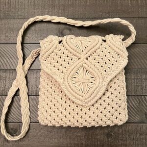 Tommy Bahama Boho
Crossbody Macrame Ivory
Woven Flap Bag Purse